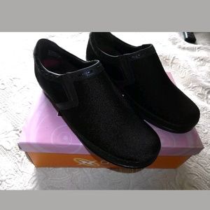 Aetrex berries slip-on clog